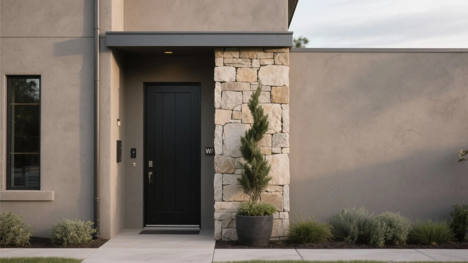 Stone-and-stucco feature wall blend