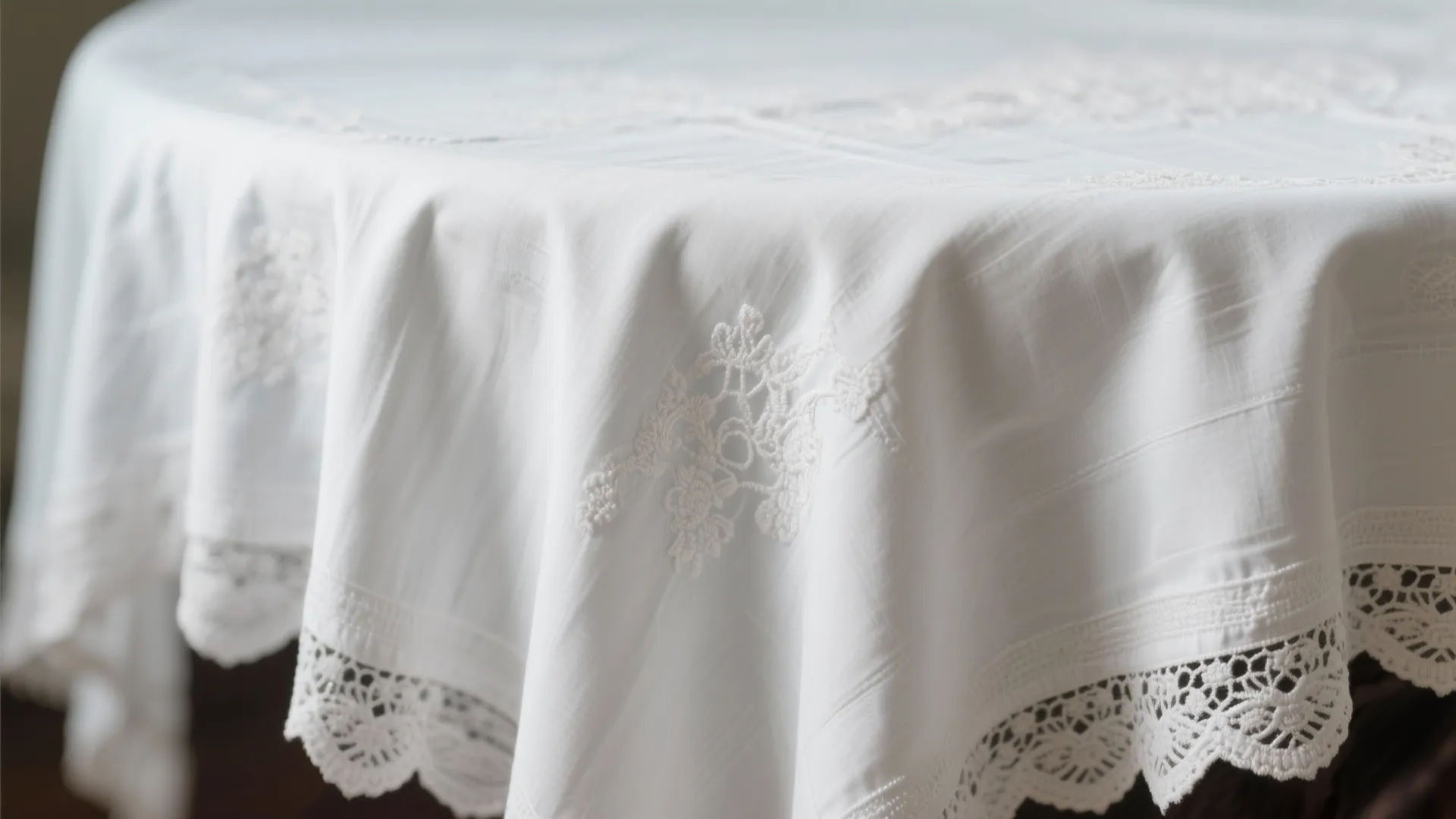 Tip 8: High-Quality Table Linens