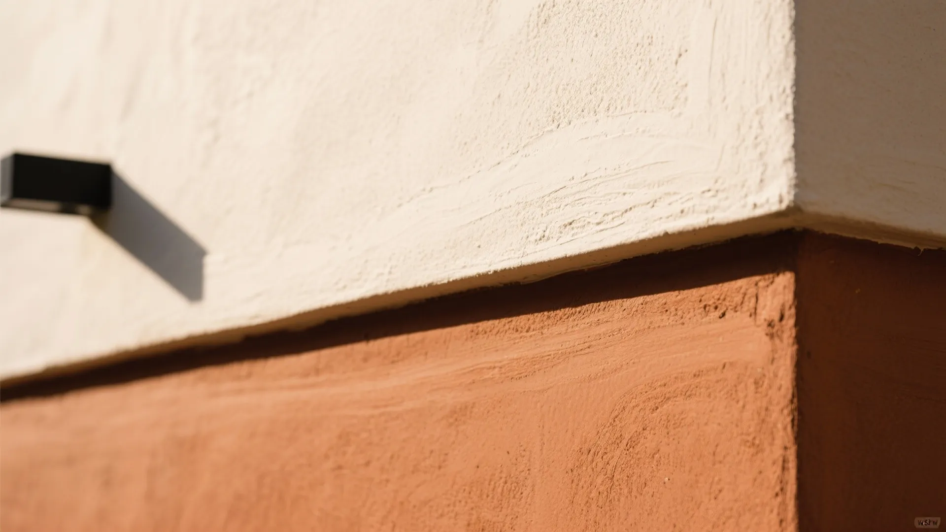Earthy Terracotta + Sand: Sunlit Comfort for Social Eaters