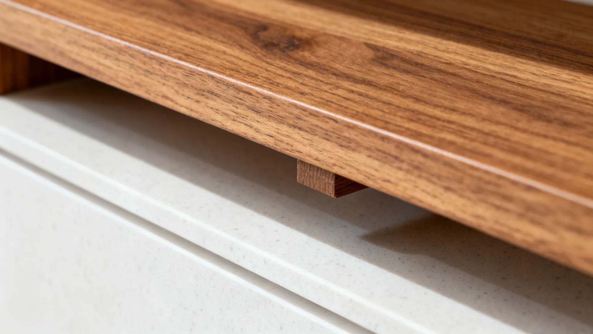 Warm Wood Accents for Queensland Coziness