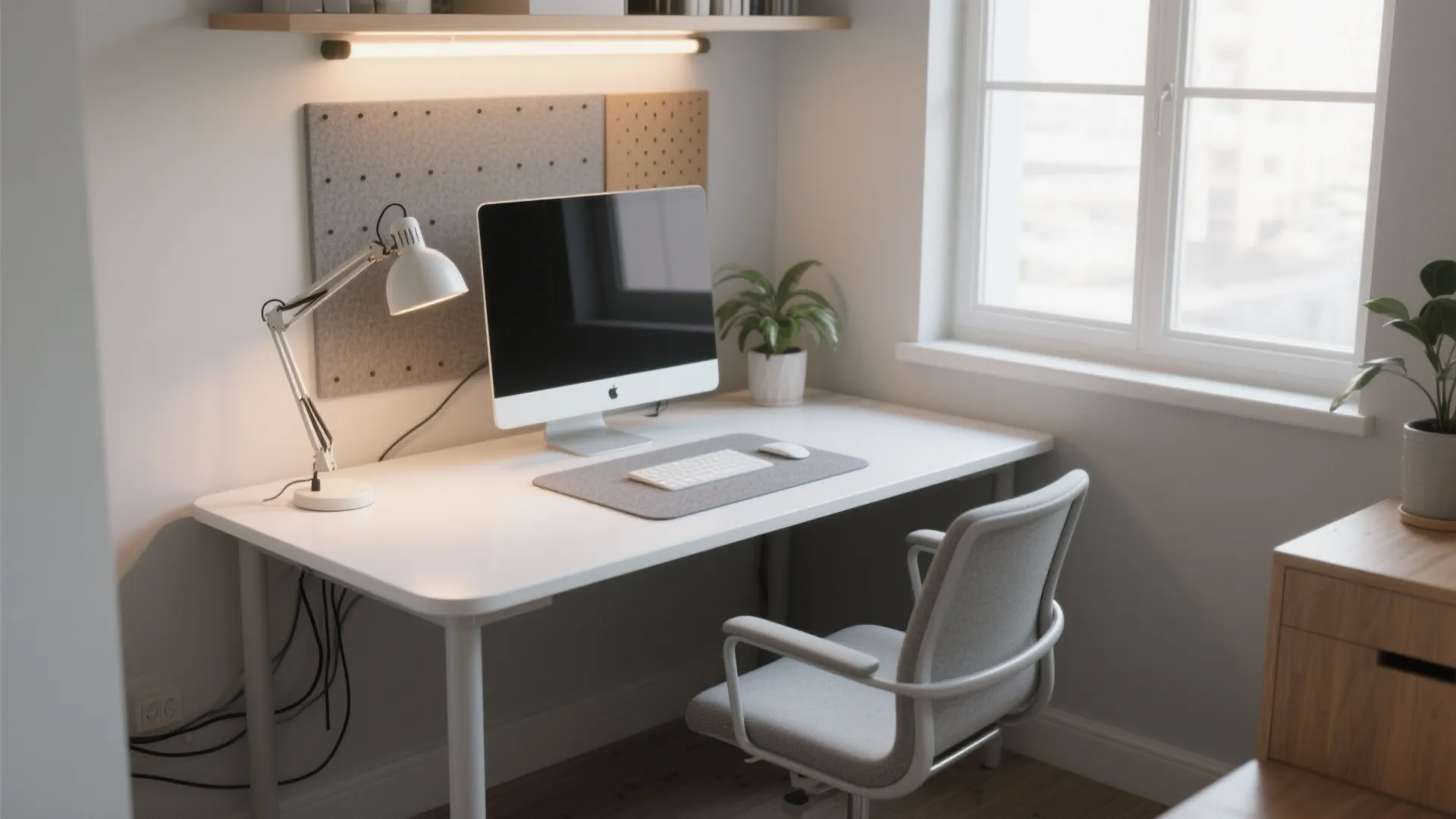 White Desks for Small Spaces: Smart Solutions for Tiny Rooms