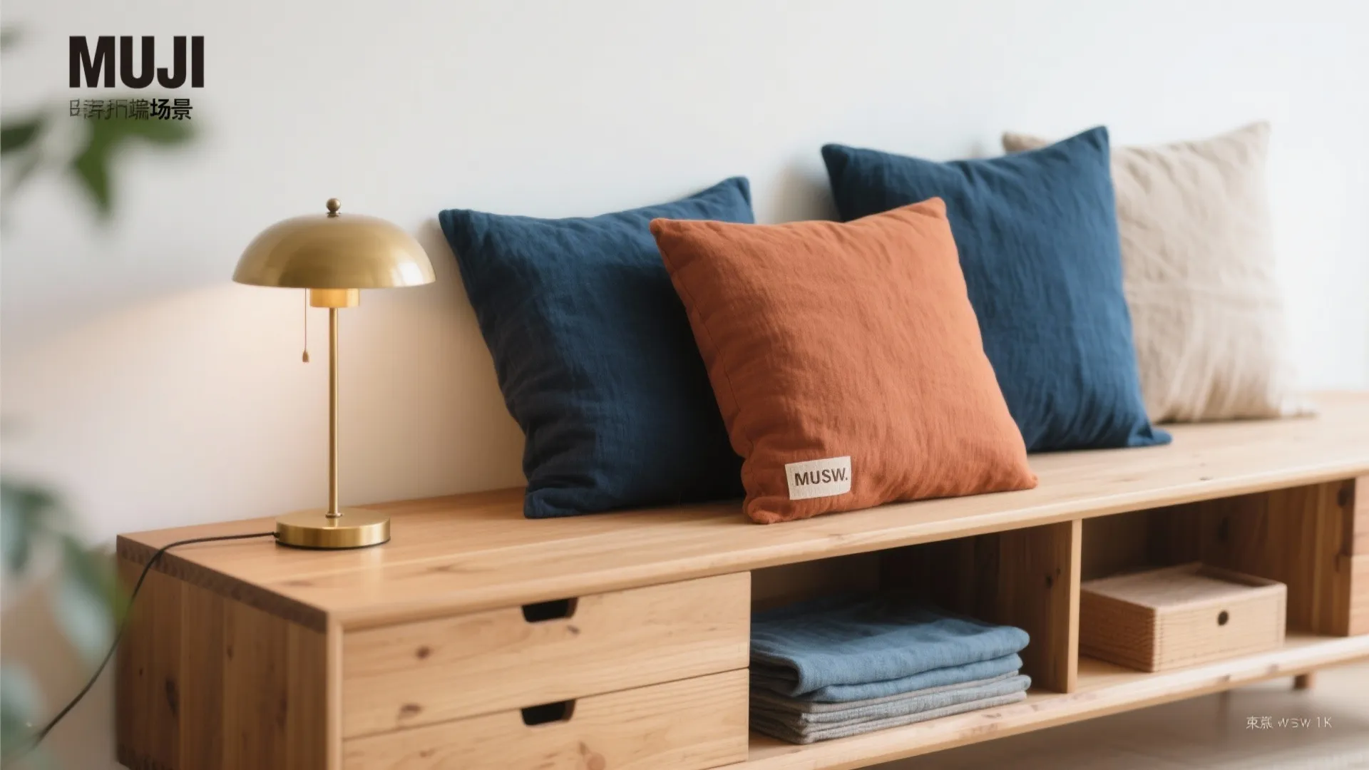 Tips 4: カラーパレットは3色＋金属1で統一