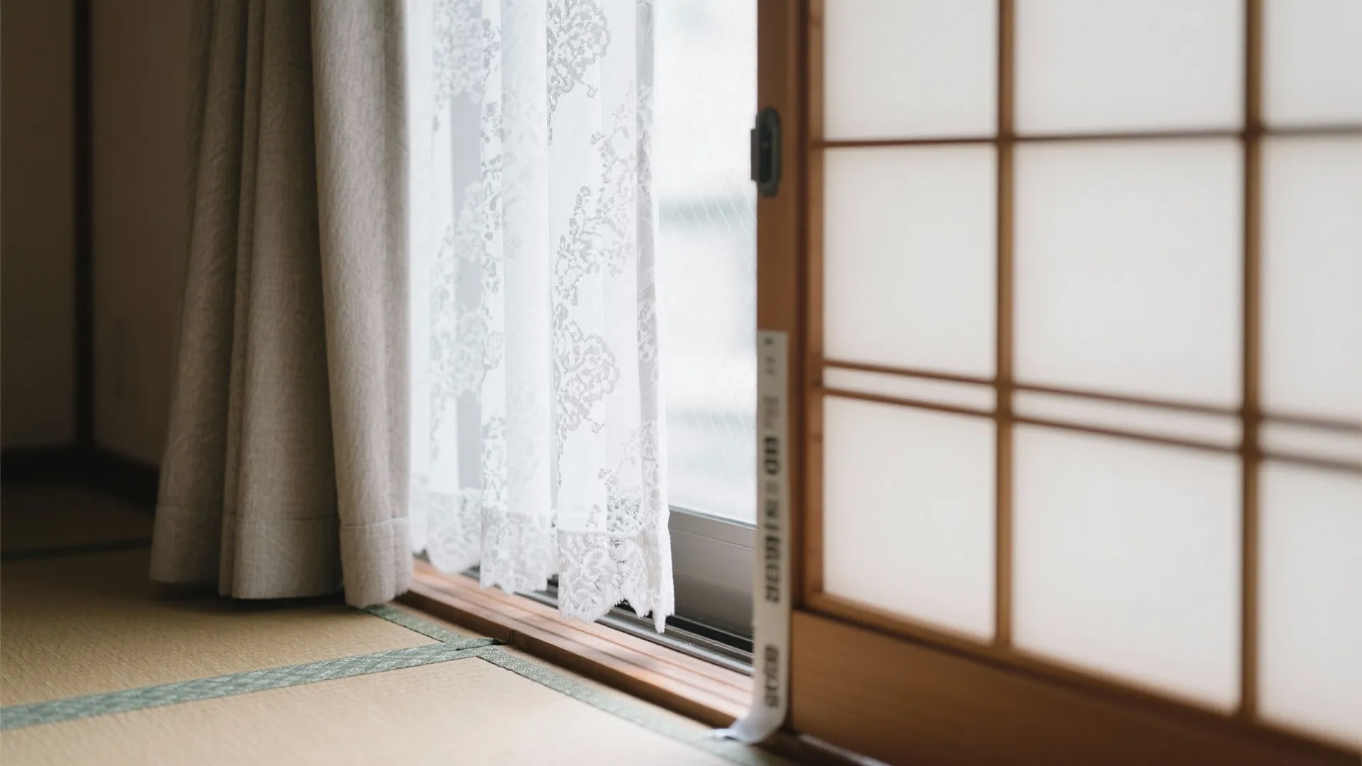 Tips 2: 扉・窓まわりの“隙間”に効く簡易シーリング（日式風格／東京）