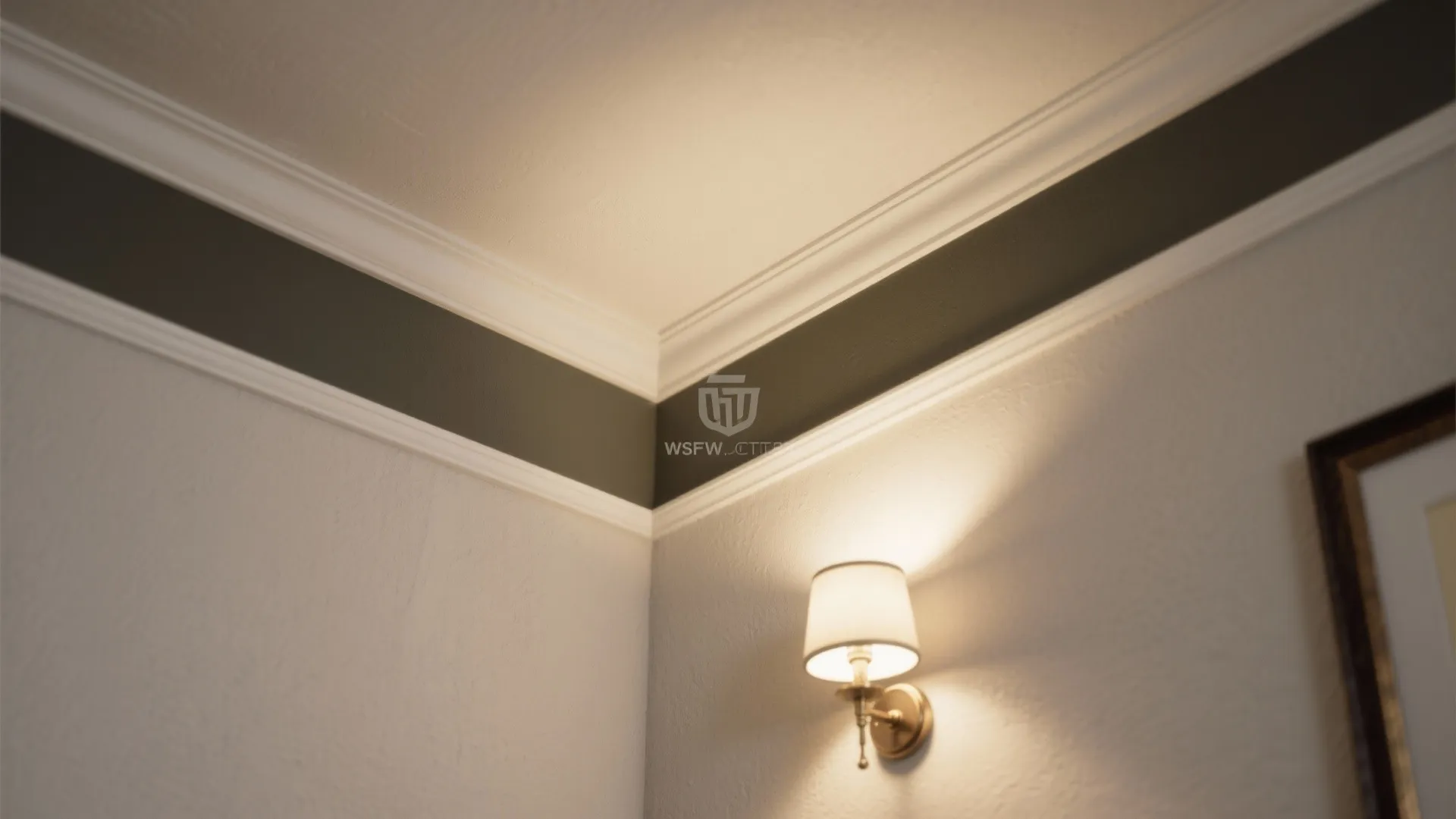 5) Two-tone ceiling borders to frame the hall