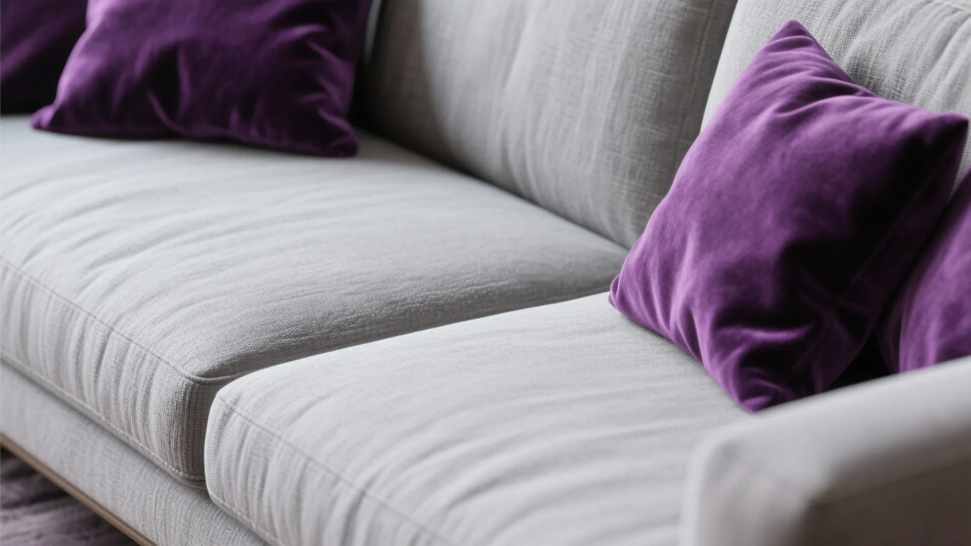 Mixing Textures: Velvet and Linen