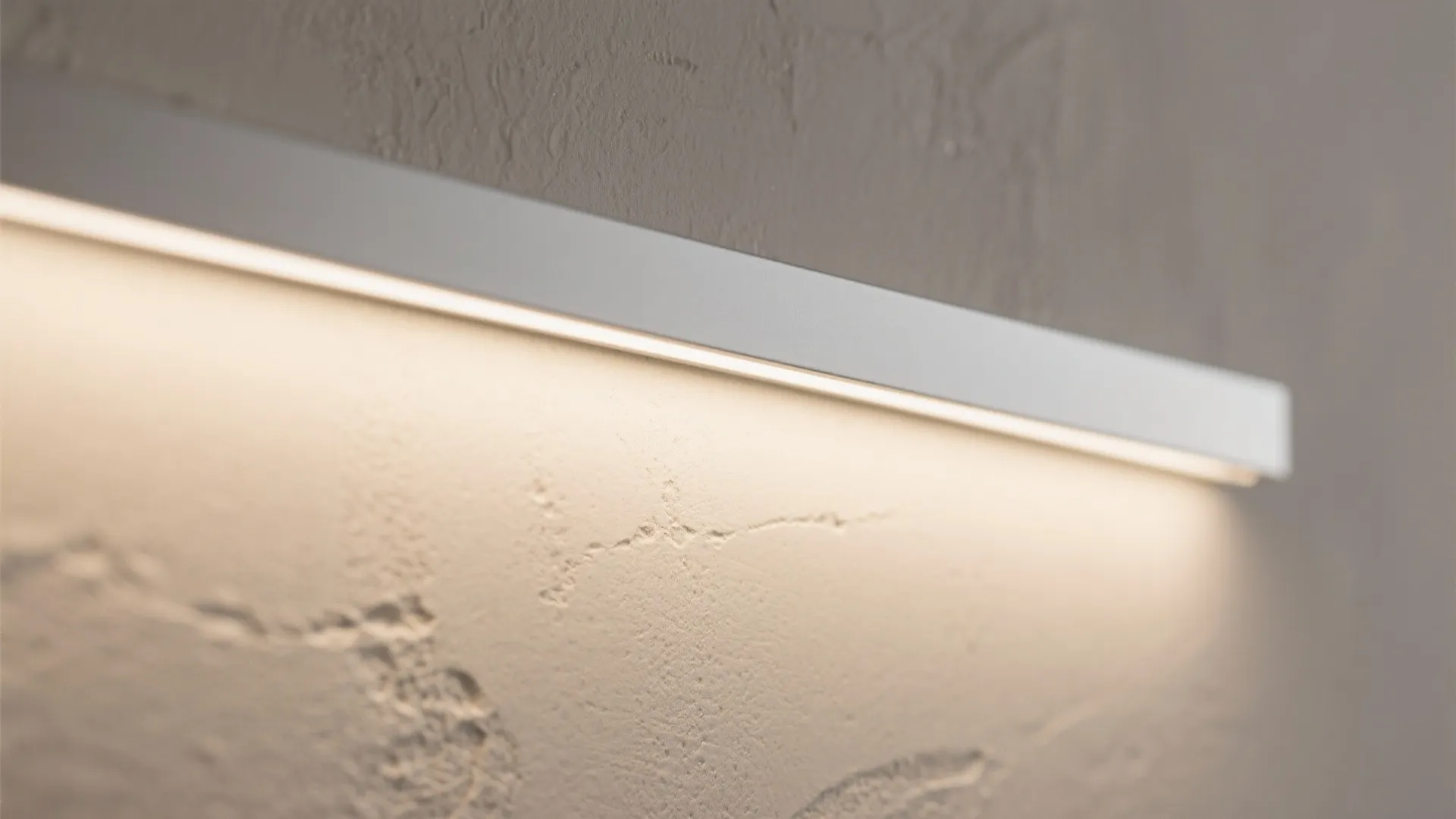 Layered wall washing for soft ambience