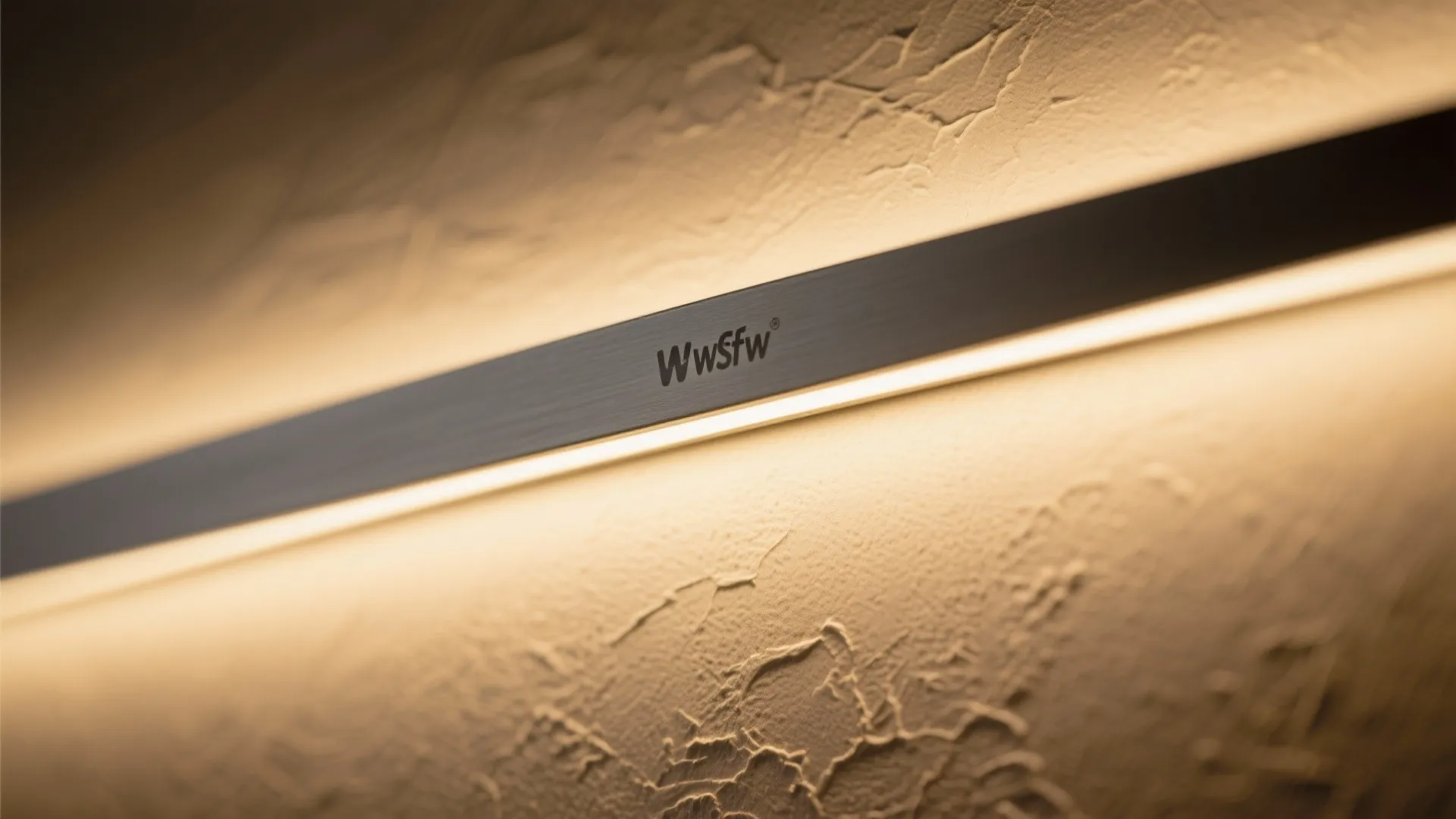 Linear wall washers to stretch walls visually