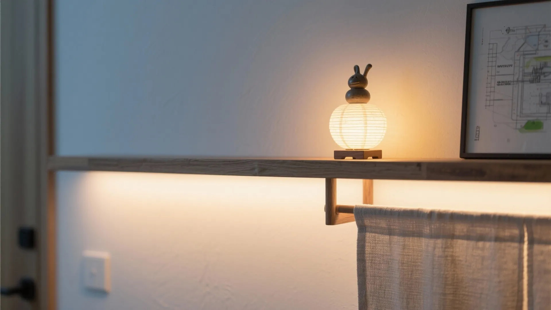 夜は“2000K台の間接光”で影をデザインし存在感を高める