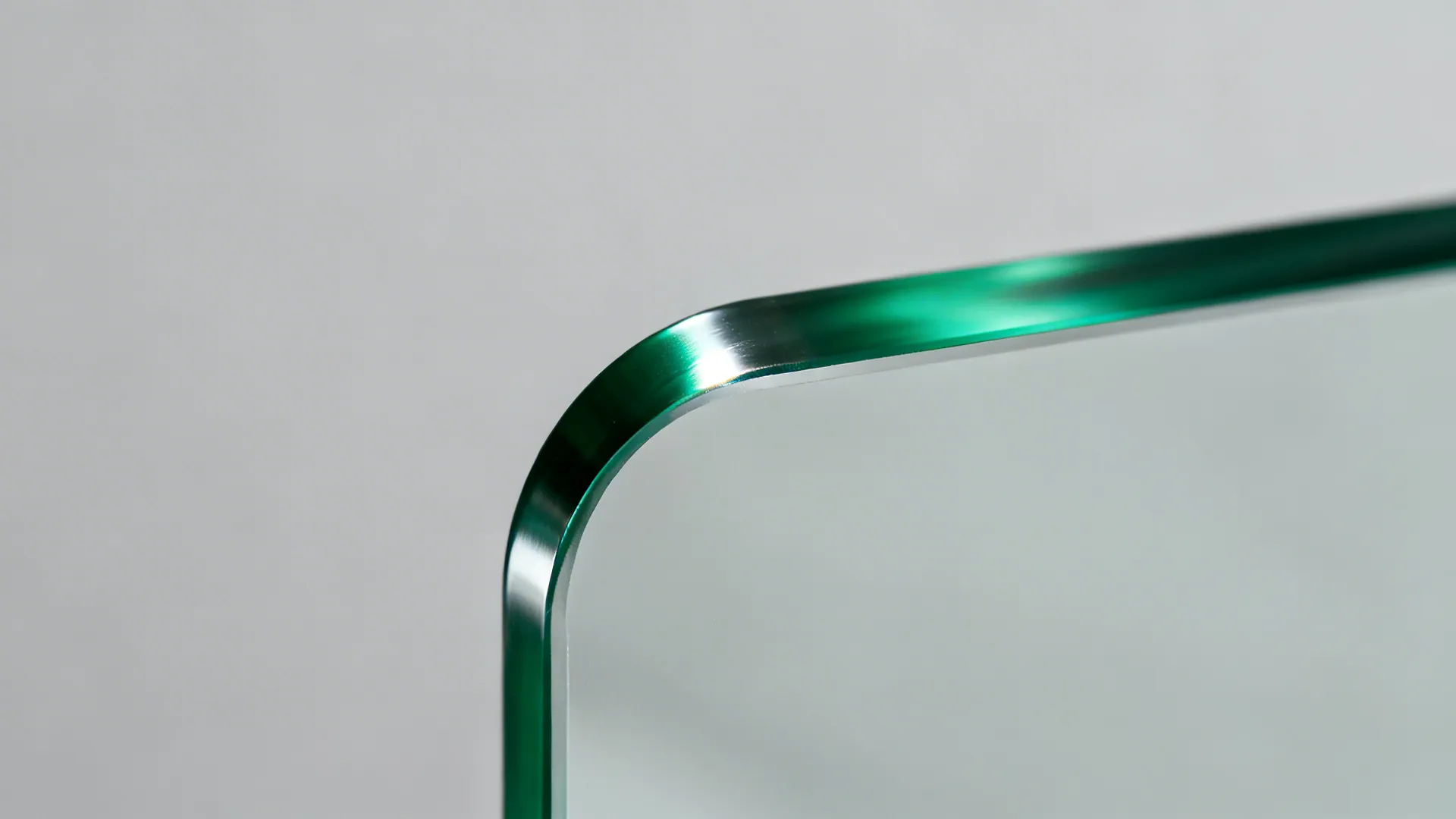 Close-up of a low-iron tempered glass waterfall corner with polished edge.