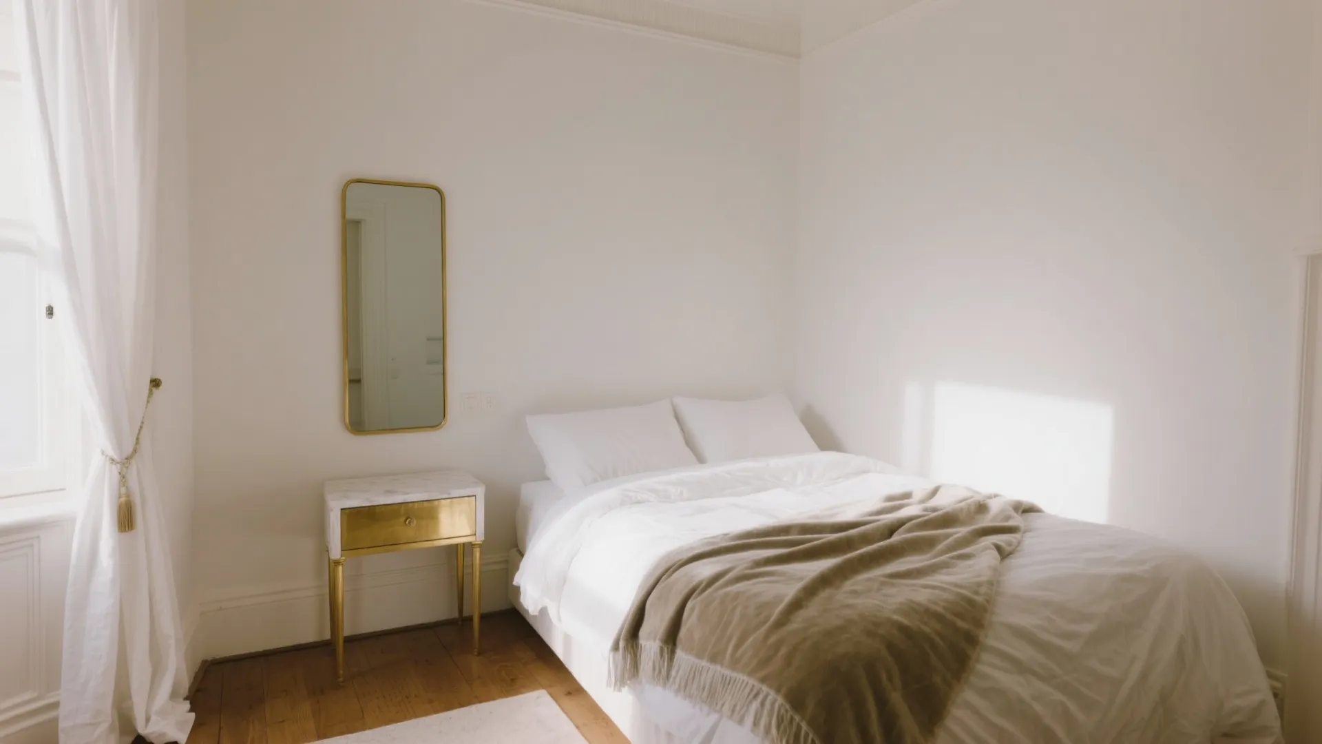 Bedroom Decor White and Gold: 5 Elegant Ideas: Practical, stylish white and gold bedroom ideas for small spaces from a pro designer