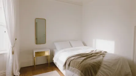 Bedroom Decor White and Gold: 5 Elegant Ideas