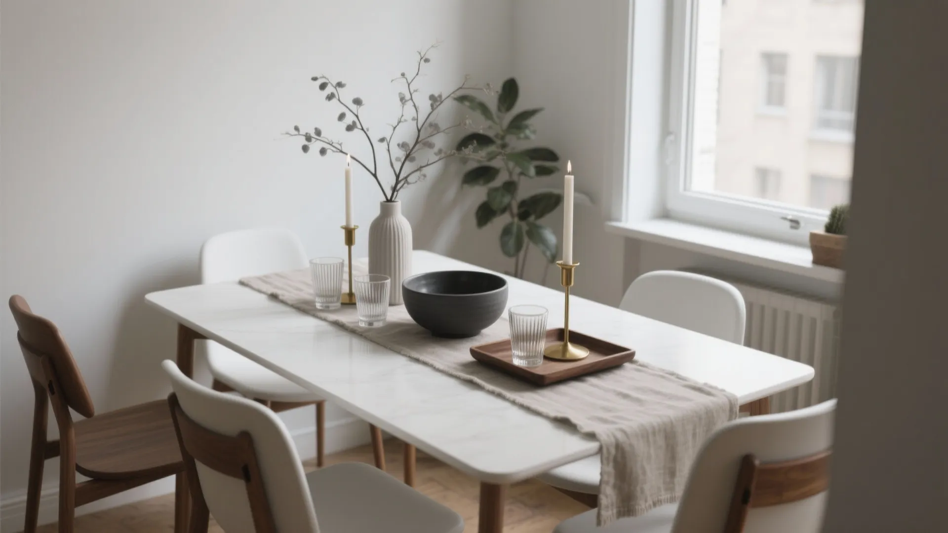 5 White Dining Room Table Decorating Ideas: Designer-approved ways to style a white dining table with warmth, texture, and personality—especially in small spaces.
