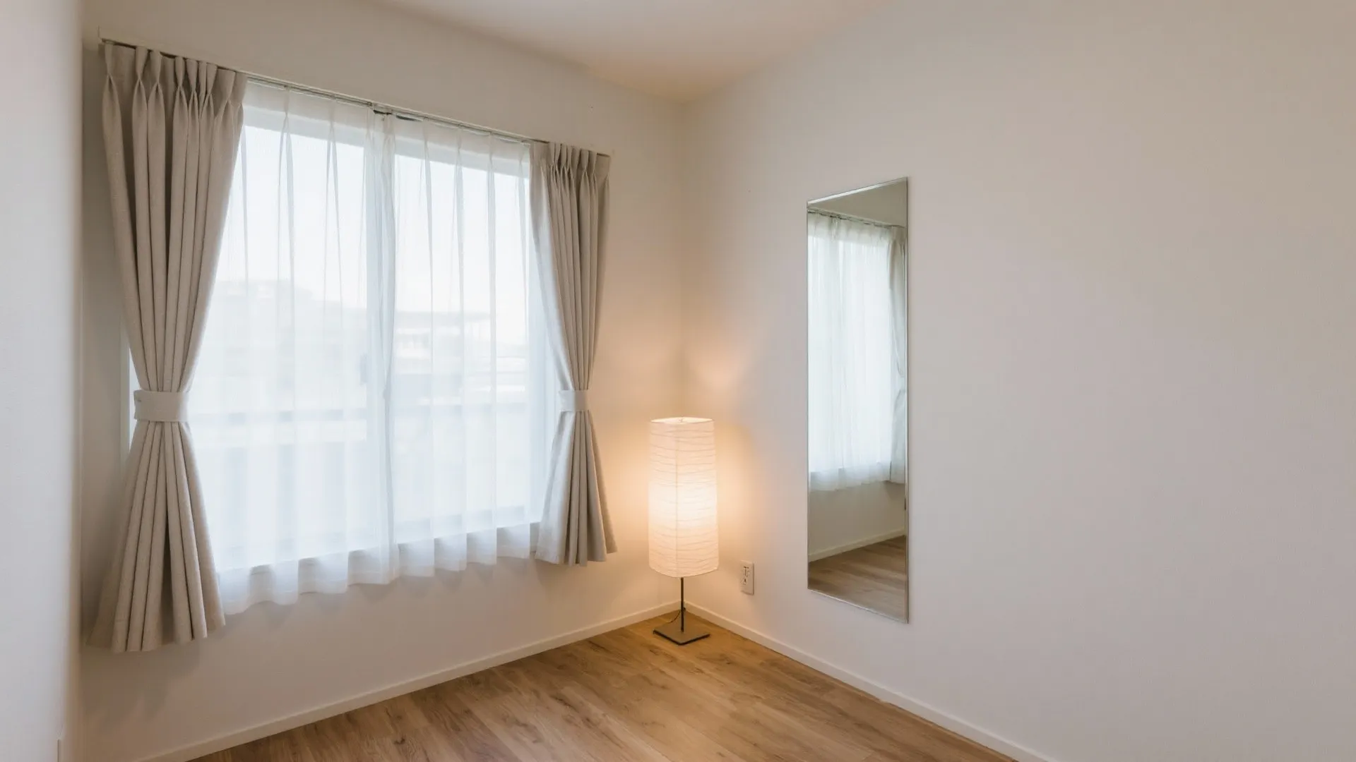 日式風格の光を活かす窓まわりと反射計画