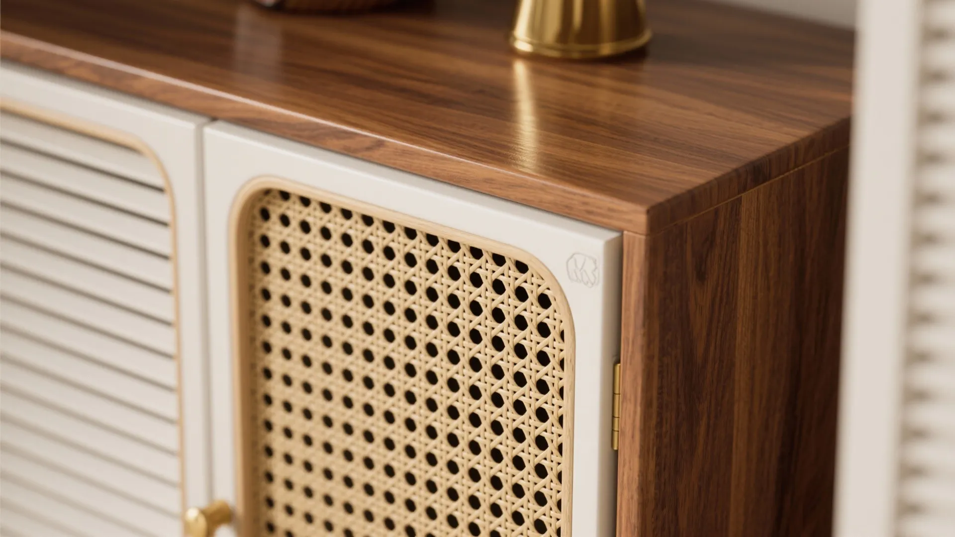 Warm Wood and Cane for Tropical Calm