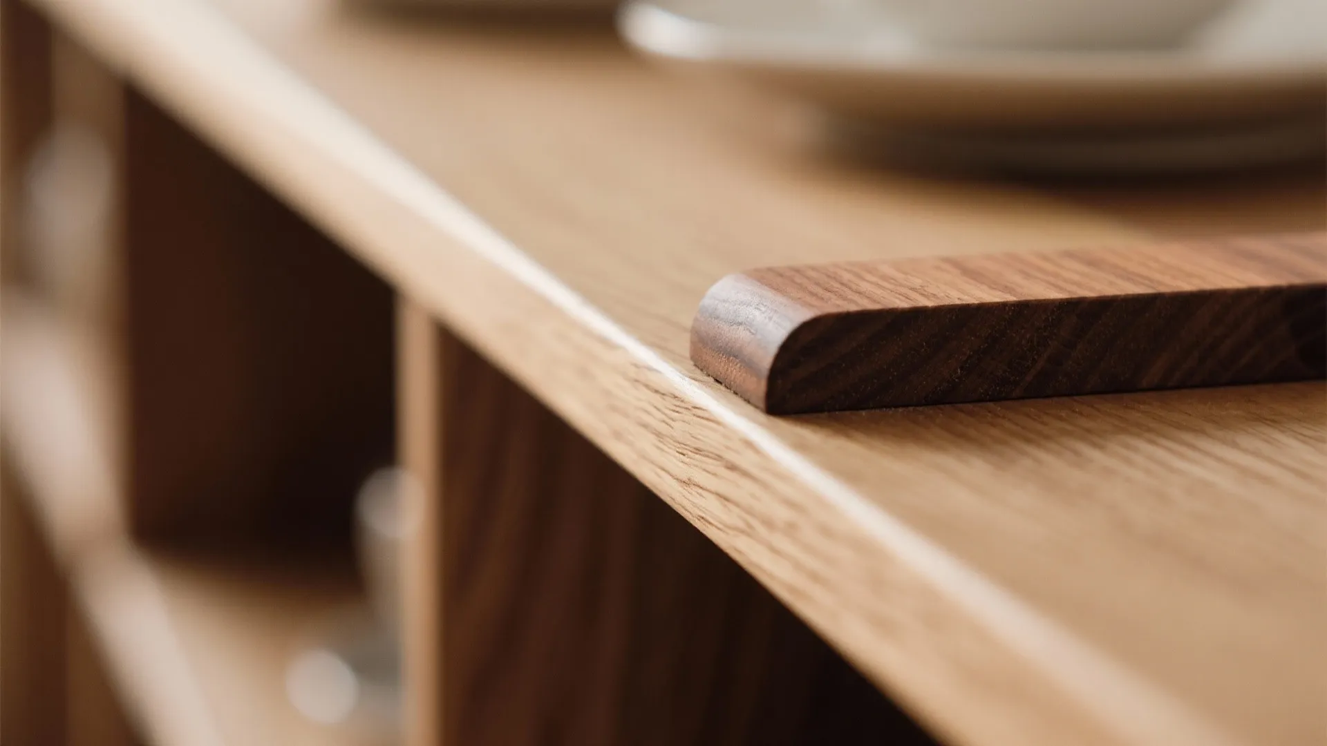 Warm Wood Notes Without the Bulk