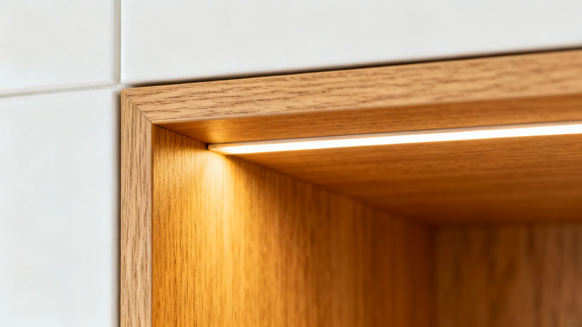 Warm Wood Accents That Don’t Overwhelm