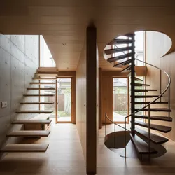 直線階段 vs 螺旋階段の風水比較